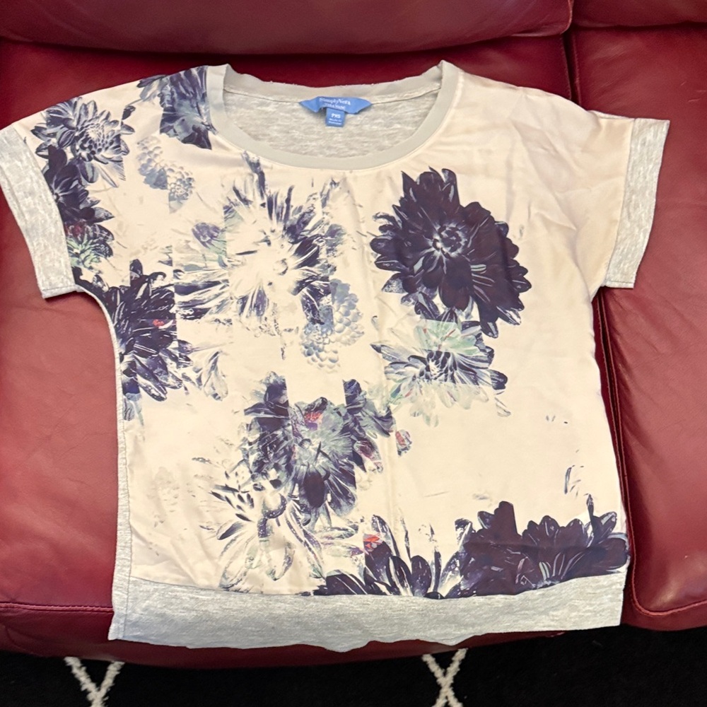 Simply Vera Vera Wang Floral Tee in Cream and Purple